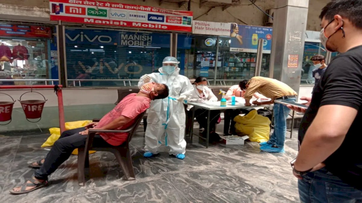 रायपुर अनलॉक होते ही बाजारों में किया गया कोरोना टेस्टिंग, 100 फीसदी लोगों की रिपोर्ट आई नेगेटिव रायपुर अनलॉक होते ही बाजारों में किया गया कोरोना टेस्टिंग, 100 फीसदी लोगों की रिपोर्ट आई नेगेटिव