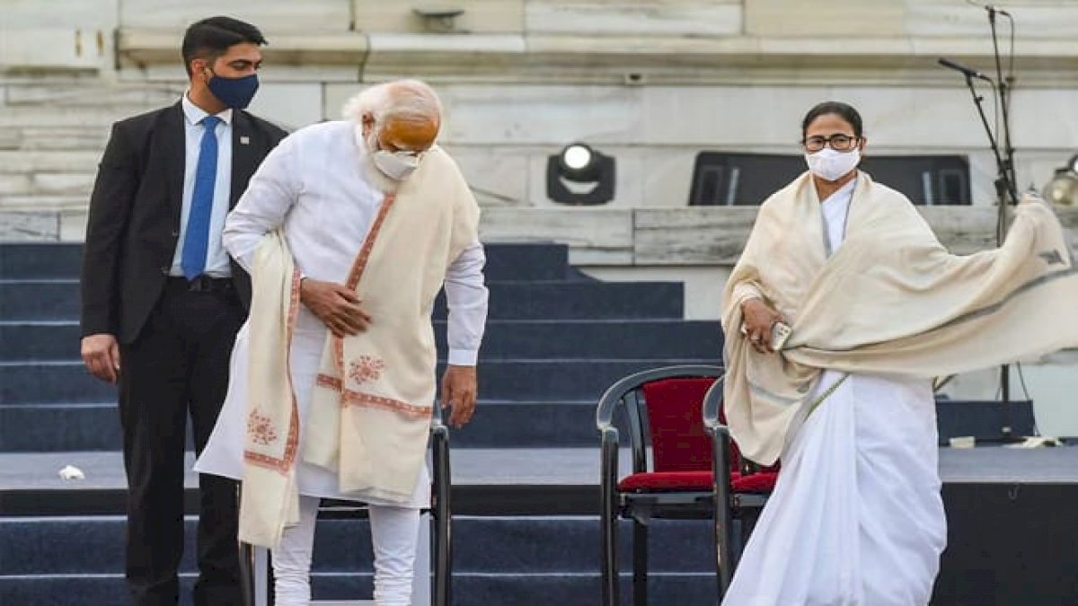 पश्चिम बंगाल के मुख्य सचिव का दिल्ली तबादला, प्रधानमंत्री मोदी की बैठक में ममता संग देर से पहुंचे थे अलपन बंदोपाध्याय पश्चिम बंगाल के मुख्य सचिव का दिल्ली तबादला, प्रधानमंत्री मोदी की बैठक में ममता संग देर से पहुंचे थे अलपन बंदोपाध्याय
