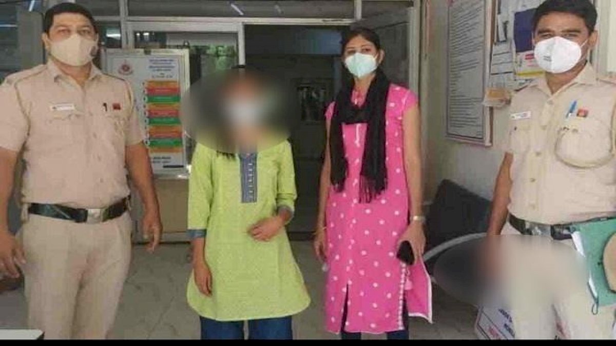 सिवनी की 18 साल की लड़की ने की ऑनलाइन ठगी, नकली रेमडेसिविर इंजेक्शन बेचकर कमाए 2 लाख सिवनी की 18 साल की लड़की ने की ऑनलाइन ठगी, नकली रेमडेसिविर इंजेक्शन बेचकर कमाए 2 लाख