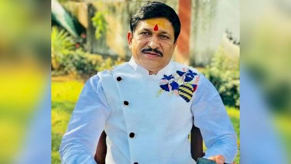 झोलाछाप डॉक्टरों को मिले कोरोना वॉरियर्स का दर्जा, बीजेपी विधायक नारायण त्रिपाठी ने की सीएम से मांग झोलाछाप डॉक्टरों को मिले कोरोना वॉरियर्स का दर्जा, बीजेपी विधायक नारायण त्रिपाठी ने की सीएम से मांग