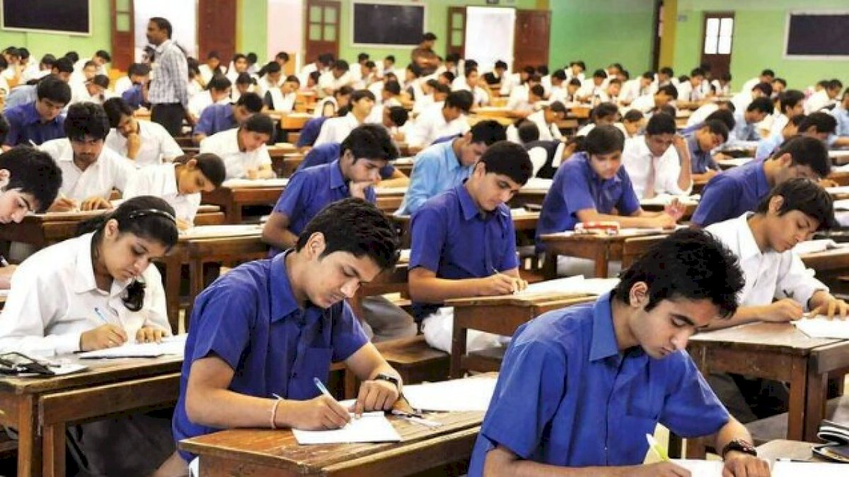 गुजरात में 12वीं की बोर्ड परीक्षा रद्द, राज्य के शिक्षा मंत्री ने किया एलान गुजरात में 12वीं की बोर्ड परीक्षा रद्द, राज्य के शिक्षा मंत्री ने किया एलान