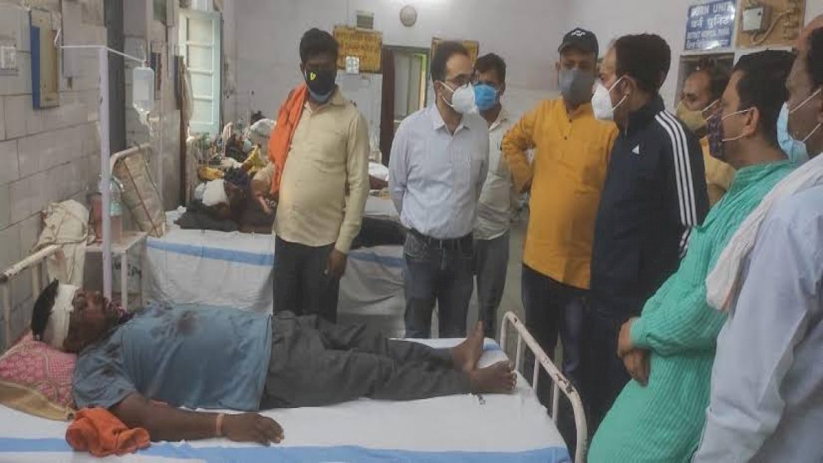 पन्ना में बीजेपी मंडल अध्यक्ष पर रेत माफ़ियाओं का हमला, खनिज मंत्री के दखल के बावजूद अज्ञात लोगों पर हुआ मुक़दमा पन्ना में बीजेपी मंडल अध्यक्ष पर रेत माफ़ियाओं का हमला, खनिज मंत्री के दखल के बावजूद अज्ञात लोगों पर हुआ मुक़दमा