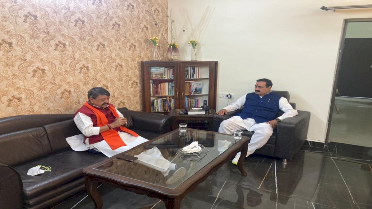 MP बीजेपी की टीम बंगाल में करेगी प्रदर्शन, मिश्रा-विजयवर्गीय को मिली ममता को घेरने की जिम्मेदारी MP बीजेपी की टीम बंगाल में करेगी प्रदर्शन, मिश्रा-विजयवर्गीय को मिली ममता को घेरने की जिम्मेदारी