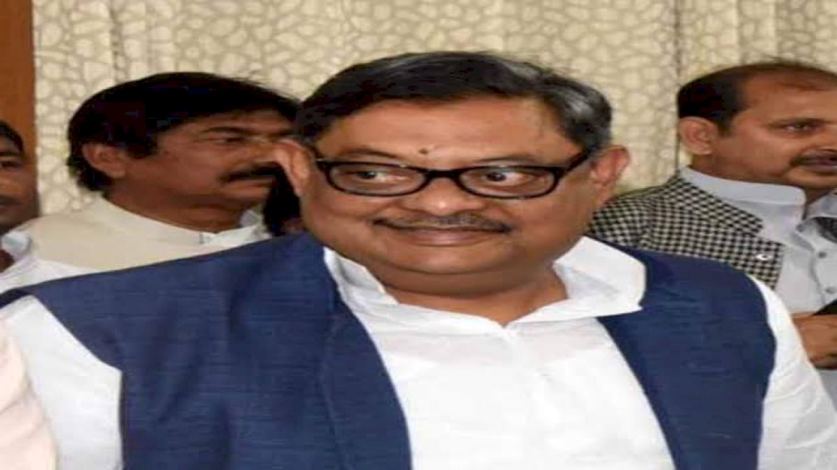 खाद घोटाले में आरजेडी सांसद अमरेंद्र धारी सिंह गिरफ्तार, फर्टिलाइज़र आयात में 600 करोड़ के घोटाले का आरोप खाद घोटाले में आरजेडी सांसद अमरेंद्र धारी सिंह गिरफ्तार, फर्टिलाइज़र आयात में 600 करोड़ के घोटाले का आरोप