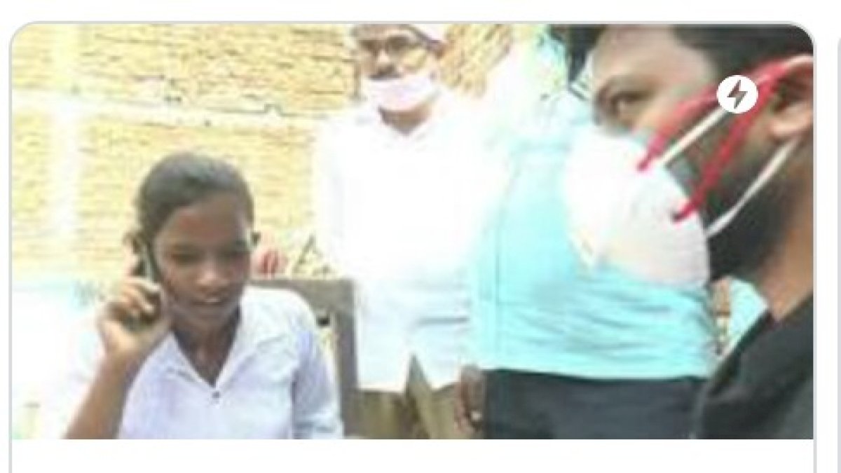 साइकिल गर्ल’ से प्रियंका गांधी वाड्रा ने की फोन पर बात, कहा- ज्योति की मदद के लिए कांग्रेस हमेशा तैयार साइकिल गर्ल’ से प्रियंका गांधी वाड्रा ने की फोन पर बात, कहा- ज्योति की मदद के लिए कांग्रेस हमेशा तैयार