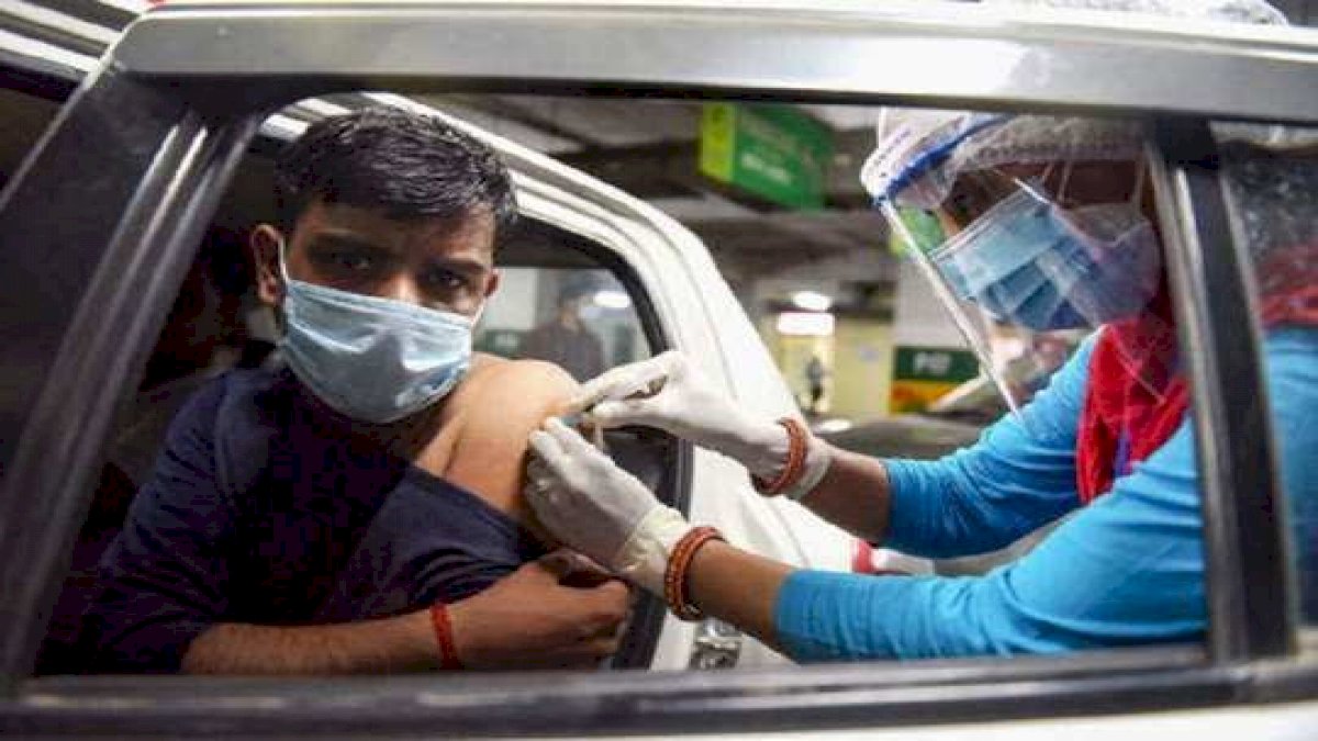 ड्राइव थ्रू के नाम पर निजी अस्पतालों की लूट, दिल्ली में कंप्लीट वैक्सीनेशन चार्ज 3600 रुपए ड्राइव थ्रू के नाम पर निजी अस्पतालों की लूट, दिल्ली में कंप्लीट वैक्सीनेशन चार्ज 3600 रुपए