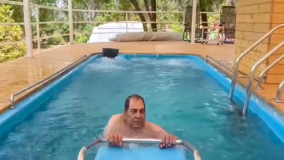 धर्मेंद्र का नया फिटनेस फंडा, वॉटर एरोबिक्स करते नजर आए बॉलीवुड के हीमैन धर्मेंद्र का नया फिटनेस फंडा, वॉटर एरोबिक्स करते नजर आए बॉलीवुड के हीमैन