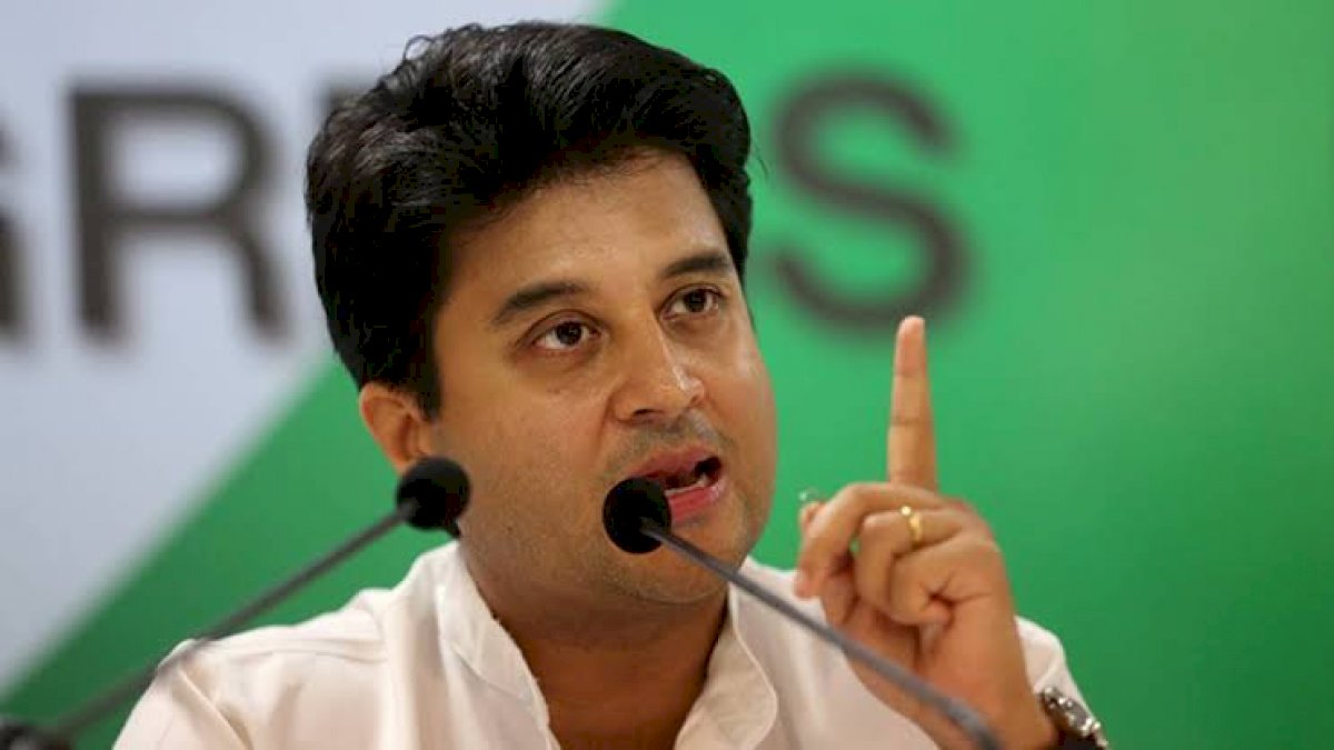 ढाई महीने बाद सिंधिया को आई ग्वालियर की याद, चार दिवसीय दौरे पर बुधवार को MP पहुंचेंगे सिंधिया ढाई महीने बाद सिंधिया को आई ग्वालियर की याद, चार दिवसीय दौरे पर बुधवार को MP पहुंचेंगे सिंधिया