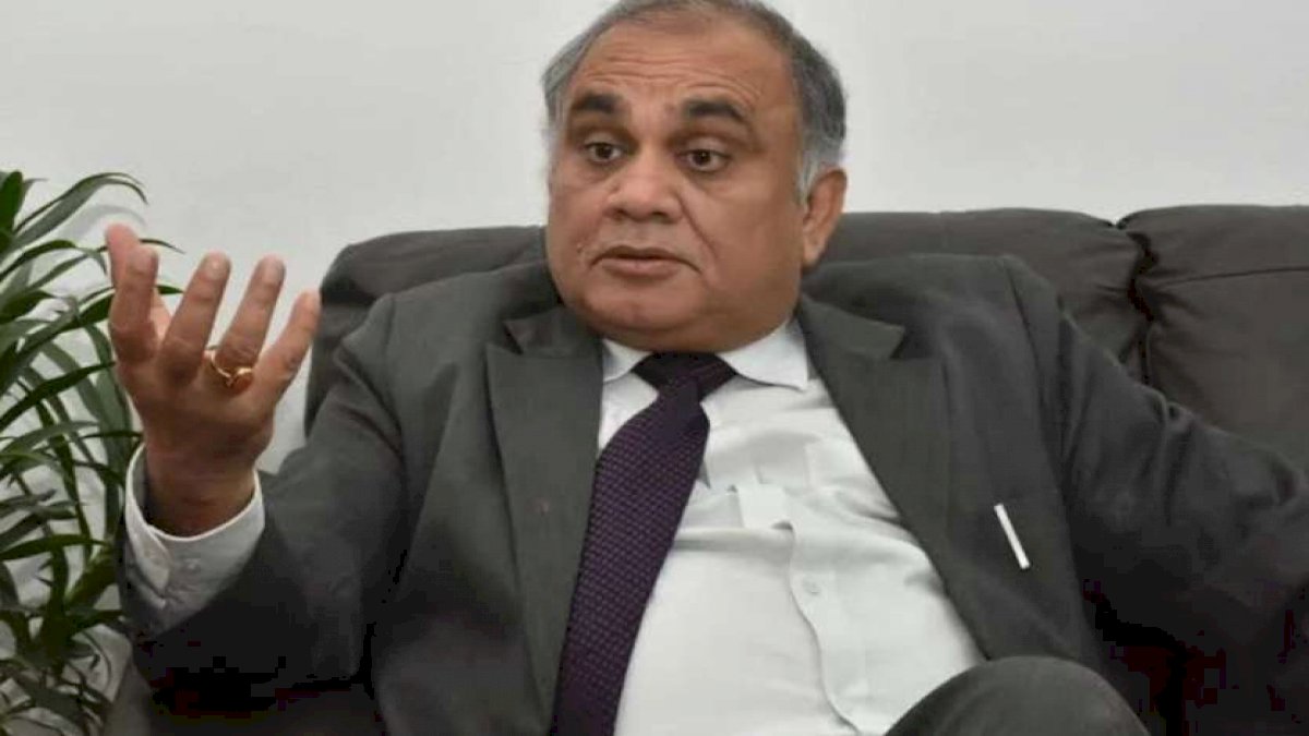 सीएम योगी के पूर्व मुख्य सचिव अनूप पांडेय बने चुनाव आयुक्त, UP चुनाव में होगी अहम भूमिका सीएम योगी के पूर्व मुख्य सचिव अनूप पांडेय बने चुनाव आयुक्त, UP चुनाव में होगी अहम भूमिका