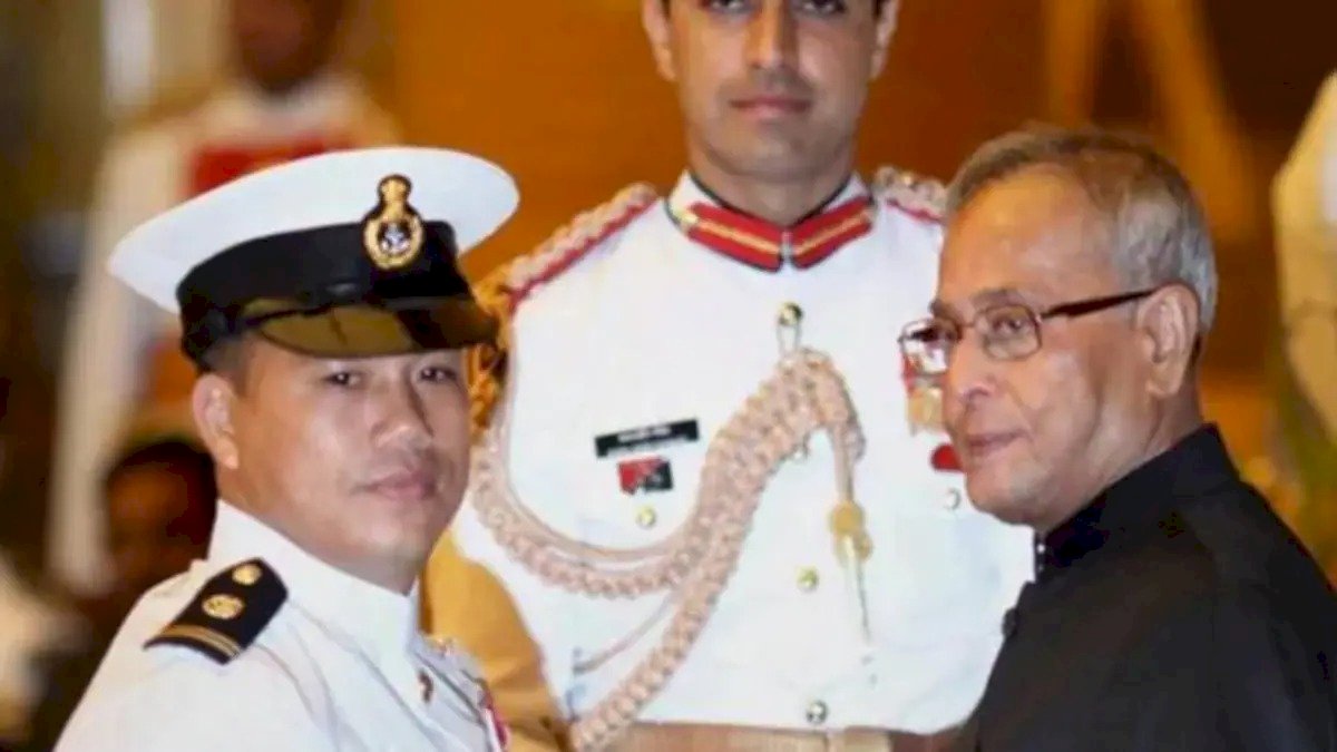 दिग्गज मुक्केबाज डिंको सिंह का निधन, लीवर कैंसर से पीड़ित थे बॉक्सर दिग्गज मुक्केबाज डिंको सिंह का निधन, लीवर कैंसर से पीड़ित थे बॉक्सर