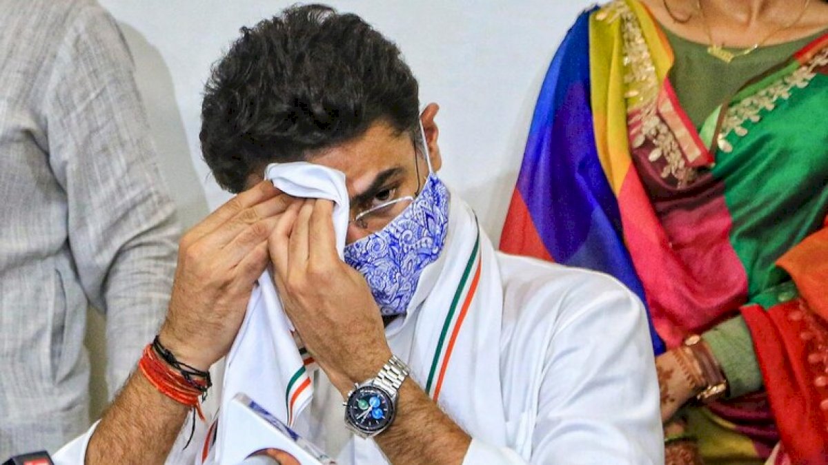 देर रात प्रियंका गांधी ने किया सचिन पायलट को फोन, सुबह उठकर दौसा पहुंचे कांग्रेस नेता देर रात प्रियंका गांधी ने किया सचिन पायलट को फोन, सुबह उठकर दौसा पहुंचे कांग्रेस नेता