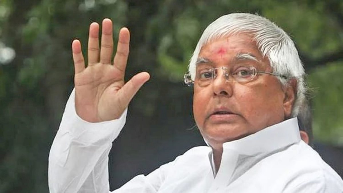 12 मिनट के फ़ोन कॉल से संकट में नीतीश की कुर्सी, जेल से निकलते ही लालू ने खेला सियासी दांव 12 मिनट के फ़ोन कॉल से संकट में नीतीश की कुर्सी, जेल से निकलते ही लालू ने खेला सियासी दांव