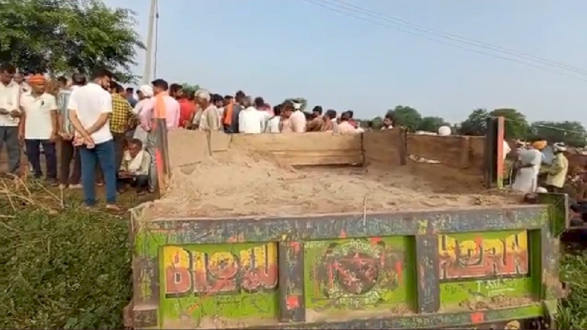 मुरैना में रेत माफिया और वन विभाग के बीच हुआ संघर्ष, गोली चलने से ग्रामीण की मौत मुरैना में रेत माफिया और वन विभाग के बीच हुआ संघर्ष, गोली चलने से ग्रामीण की मौत