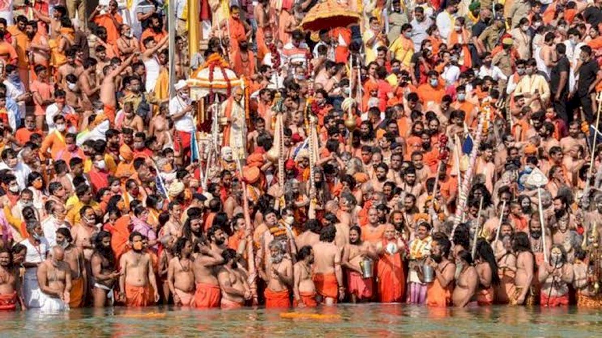 कुंभ मेले में एक लाख से अधिक हुए कोरोना के फर्जी टेस्ट, एक ही घर के 500 लोगों की हुई कोरोना जांच कुंभ मेले में एक लाख से अधिक हुए कोरोना के फर्जी टेस्ट, एक ही घर के 500 लोगों की हुई कोरोना जांच