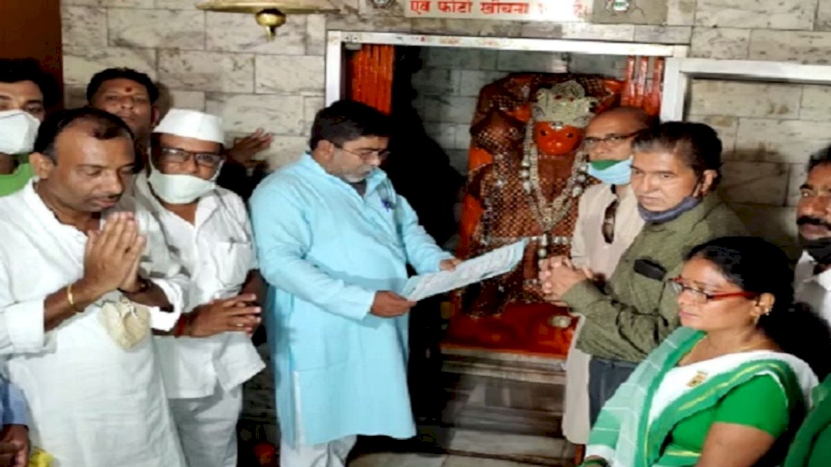 हनुमान जी के दरबार में कांग्रेस ने लगाई याचिका, राम मंदिर भूमि घोटाले में न्याय की गुहार हनुमान जी के दरबार में कांग्रेस ने लगाई याचिका, राम मंदिर भूमि घोटाले में न्याय की गुहार