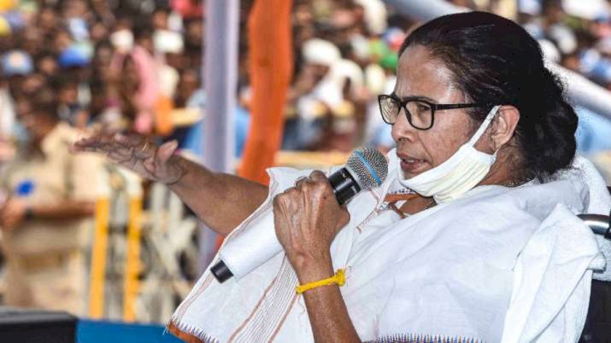 बंगाल में 300 भाजपाइयों ने थामा TMC का दामन, गंगाजल छिड़क कर हुआ दिमाग का शुद्धिकरण बंगाल में 300 भाजपाइयों ने थामा TMC का दामन, गंगाजल छिड़क कर हुआ दिमाग का शुद्धिकरण