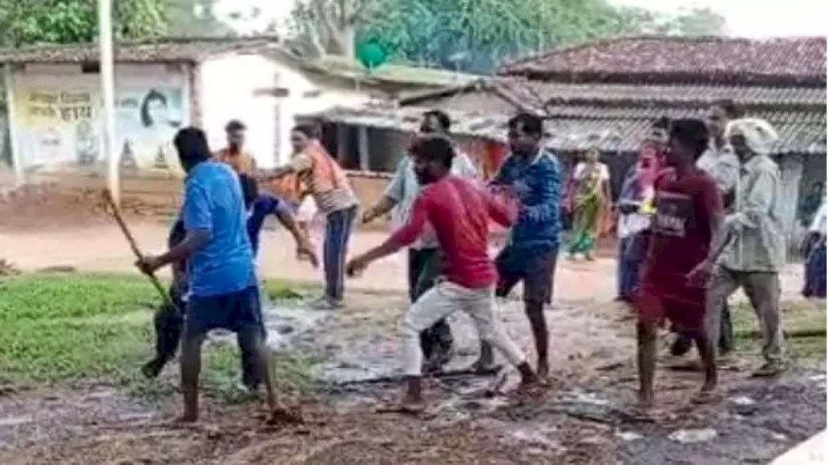 अंबिकापुर में कोरोना वैक्सीनेशन करने गई टीम के साथ मारपीट अंबिकापुर में कोरोना वैक्सीनेशन करने गई टीम के साथ मारपीट