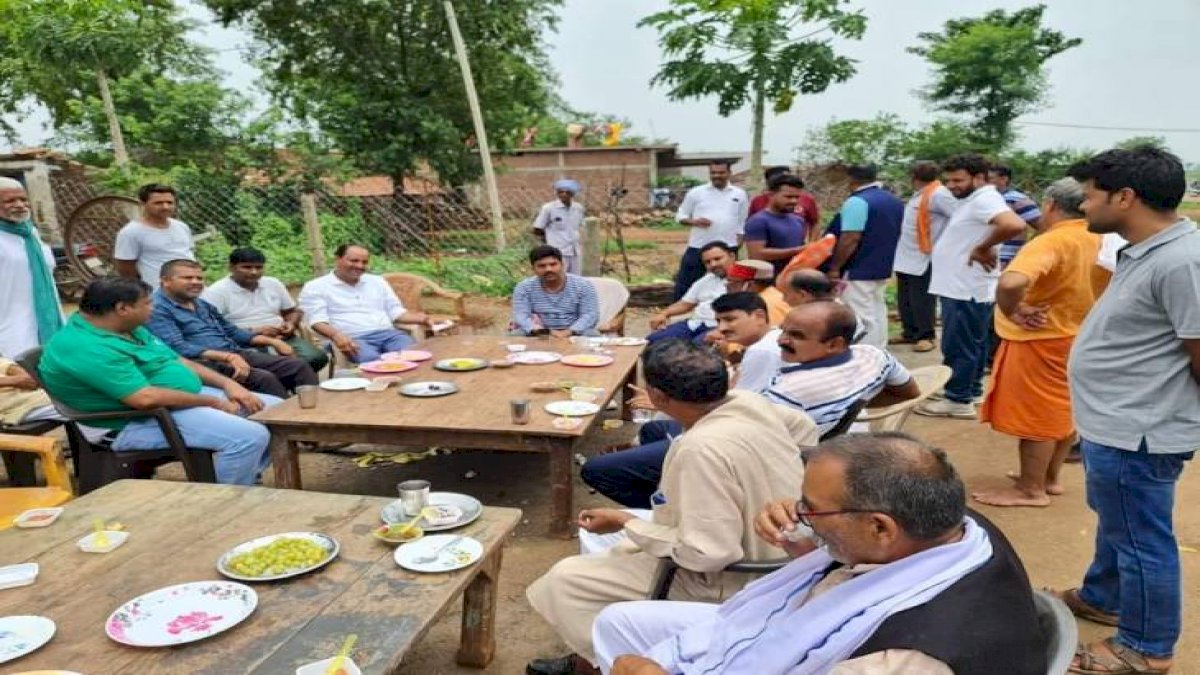 कोरोना काल में माननीय का मैनेजमेंट, बिना मास्क नजर आए रीवा के बीजेपी विधायक कोरोना काल में माननीय का मैनेजमेंट, बिना मास्क नजर आए रीवा के बीजेपी विधायक