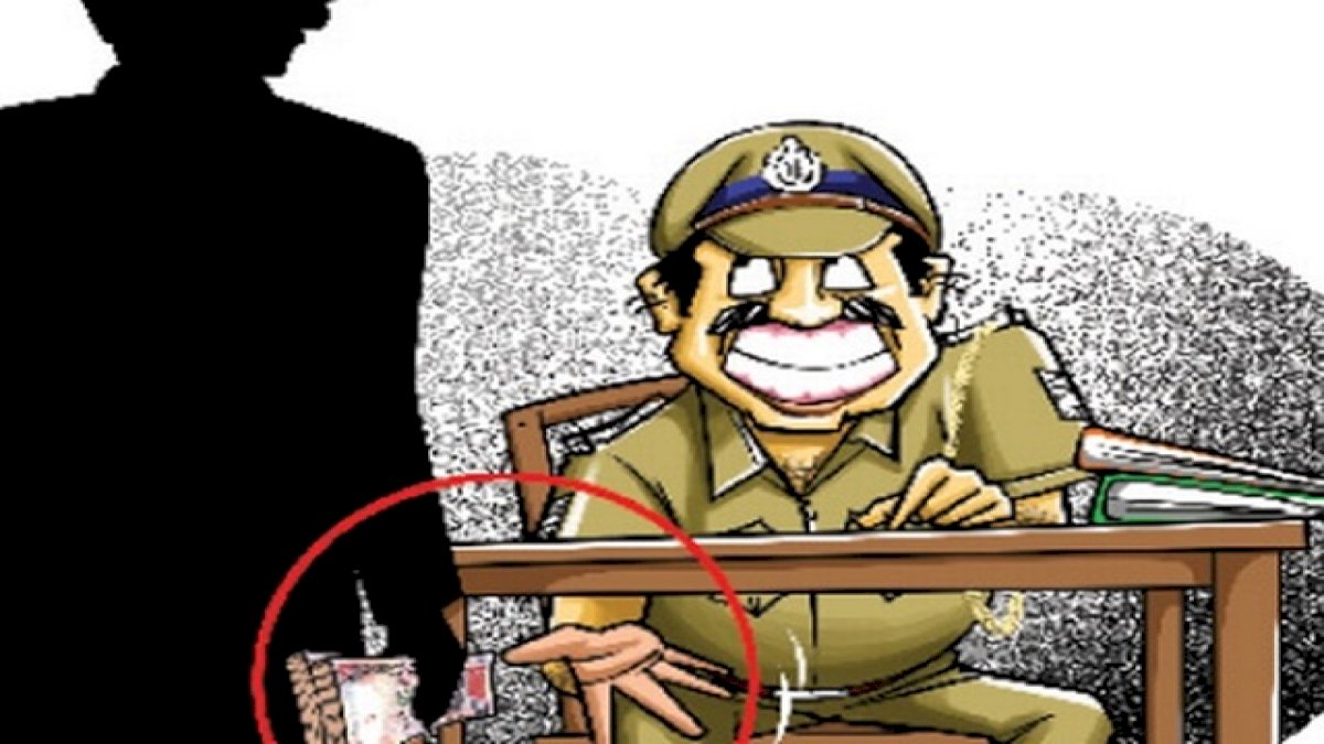 लोकायुक्त ने मुरैना में 7 हजार रूपये की घूस लेते टीआई को किया गिरफ्तार, एक सहयोगी भी धराया लोकायुक्त ने मुरैना में 7 हजार रूपये की घूस लेते टीआई को किया गिरफ्तार, एक सहयोगी भी धराया