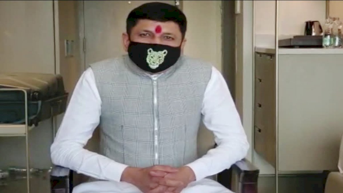 वैक्सीन लगवाओ और 51 हजार का इनाम पाओ, बीजेपी विधायक नारायण त्रिपाठी ने किया ऐलान वैक्सीन लगवाओ और 51 हजार का इनाम पाओ, बीजेपी विधायक नारायण त्रिपाठी ने किया ऐलान
