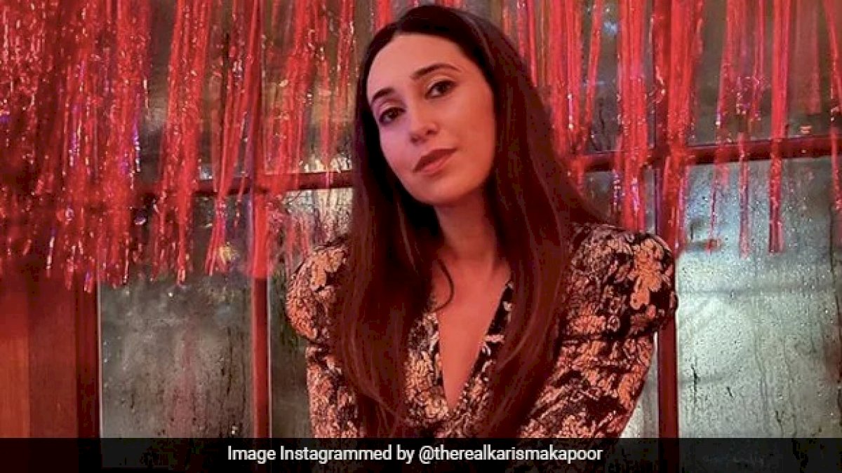बॉलीवुड की रानी हिन्दुस्तानी करिश्मा कपूर बॉलीवुड की रानी हिन्दुस्तानी करिश्मा कपूर