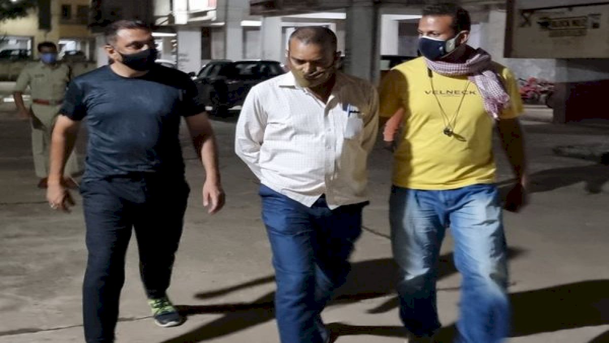 बीजेपी नेता बताकर सरकारी नौकरी लगवाने का दिया झांसा, 31 लाख की ठगी का आरोपी गिरफ्तार बीजेपी नेता बताकर सरकारी नौकरी लगवाने का दिया झांसा, 31 लाख की ठगी का आरोपी गिरफ्तार