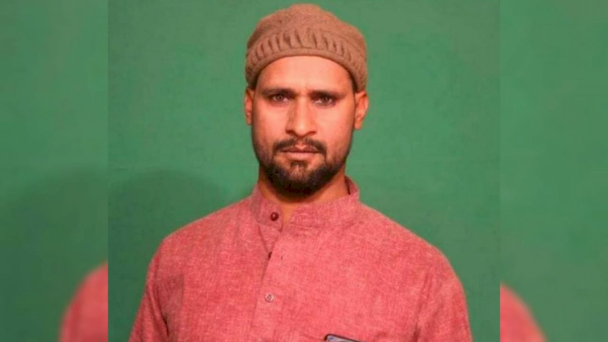 गुना में मुस्लिम समाज के अध्यक्ष को दिन दहाड़े मारी गई गोली, मृत्यु के बाद पुलिस ने आरोपी के घर पर की कार्रवाई गुना में मुस्लिम समाज के अध्यक्ष को दिन दहाड़े मारी गई गोली, मृत्यु के बाद पुलिस ने आरोपी के घर पर की कार्रवाई