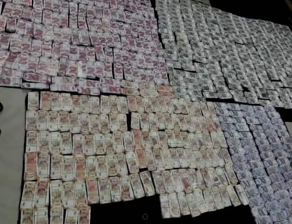 बालाघाट में पांच करोड़ के नकली नोटों के साथ पकड़ाए आरोपी, मार्केट में नकली नोटों की सप्लाई की थी तैयारी बालाघाट में पांच करोड़ के नकली नोटों के साथ पकड़ाए आरोपी, मार्केट में नकली नोटों की सप्लाई की थी तैयारी