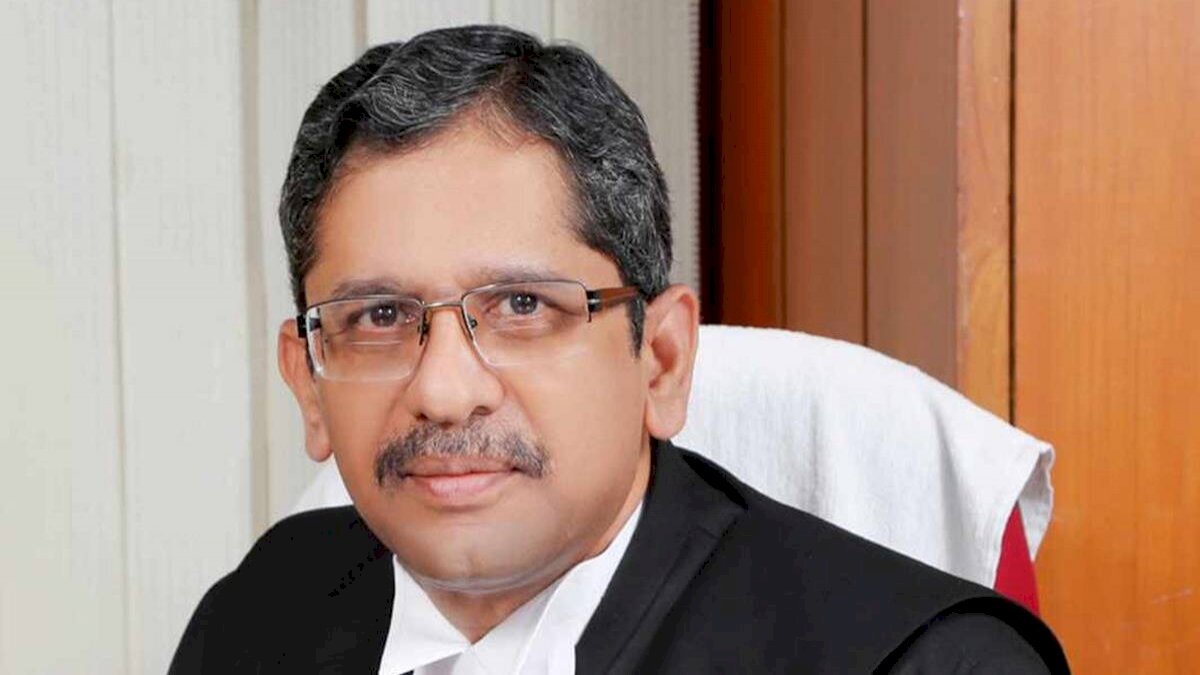 शासक बदलने से खत्म नहीं होता तानाशाही का खतरा, चीफ जस्टिस रमन्ना ने की टिप्पणी शासक बदलने से खत्म नहीं होता तानाशाही का खतरा, चीफ जस्टिस रमन्ना ने की टिप्पणी