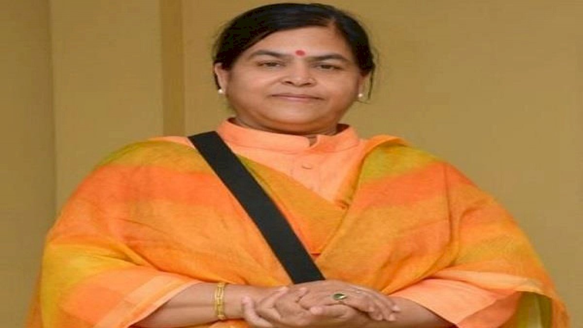 पहले फ्री वैक्सीन देने का वादा और अब चंदे की मांग, मंत्री उषा ठाकुर की अजब अपील, वैक्सीनेशन के बाद पीएम केयर फंड में 500 रुपए जमा करें पहले फ्री वैक्सीन देने का वादा और अब चंदे की मांग, मंत्री उषा ठाकुर की अजब अपील, वैक्सीनेशन के बाद पीएम केयर फंड में 500 रुपए जमा करें