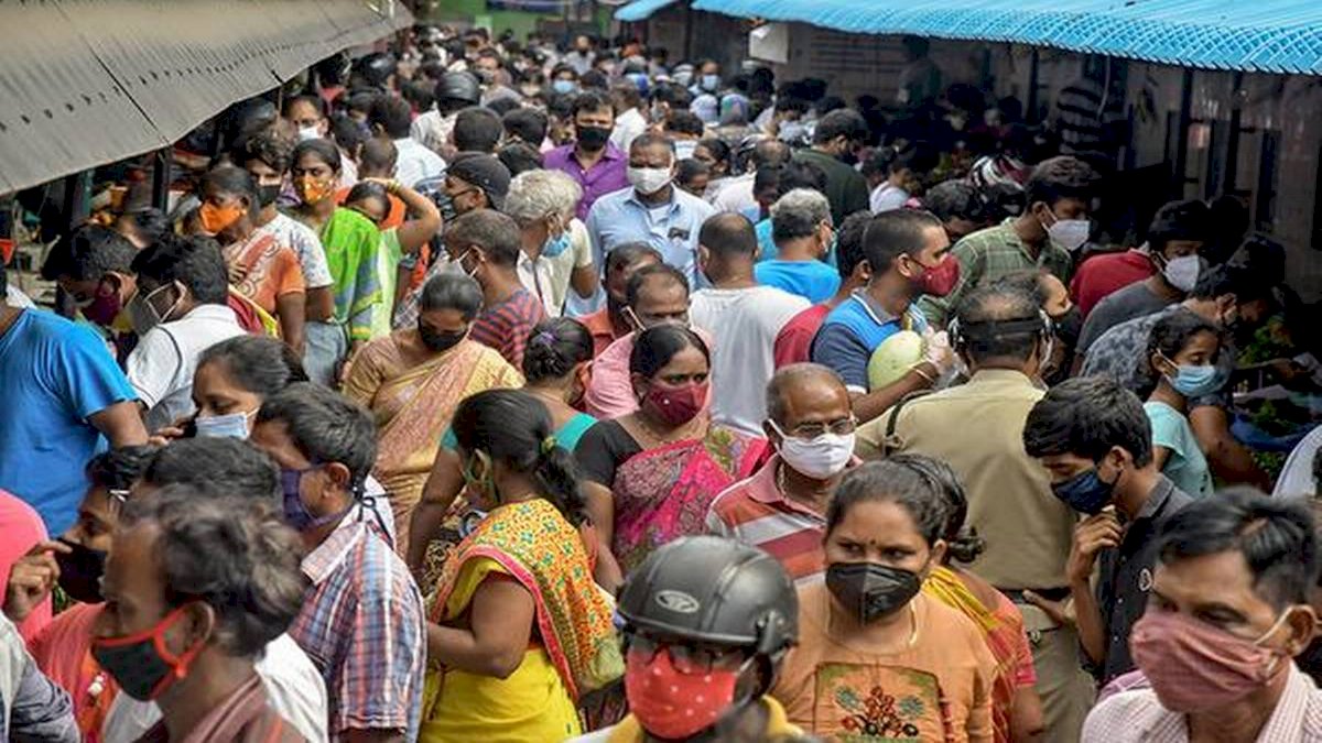 अगस्त में कोरोना की तीसरी लहर की आशंका, सितंबर में पहुंचेगी अपने चरम पर अगस्त में कोरोना की तीसरी लहर की आशंका, सितंबर में पहुंचेगी अपने चरम पर