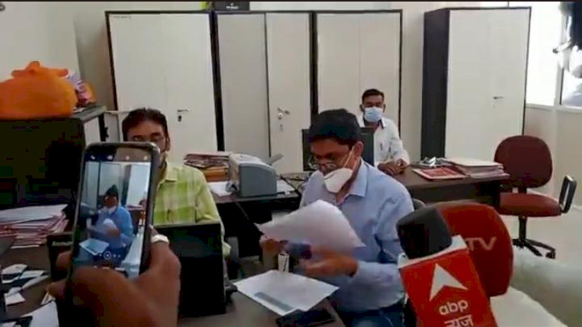 खरगोन में 6 पत्रकारों के खिलाफ FIR दर्ज करने के विरोध में प्रदर्शन, मुख्यमंत्री के नाम सौंपा ज्ञापन खरगोन में 6 पत्रकारों के खिलाफ FIR दर्ज करने के विरोध में प्रदर्शन, मुख्यमंत्री के नाम सौंपा ज्ञापन