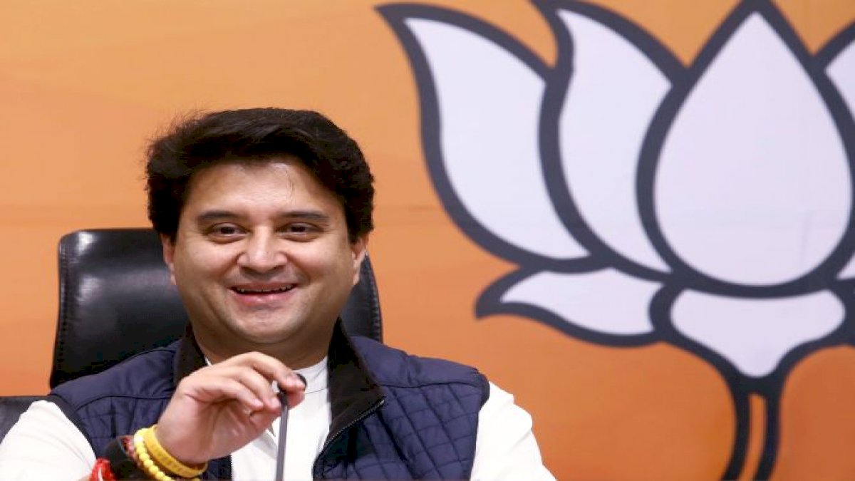 15 महीने के इंतजार के बाद ज्योतिरादित्य सिंधिया बने मंत्री, कांग्रेस से दग़ाबाज़ी का मिला ईनाम 15 महीने के इंतजार के बाद ज्योतिरादित्य सिंधिया बने मंत्री, कांग्रेस से दग़ाबाज़ी का मिला ईनाम