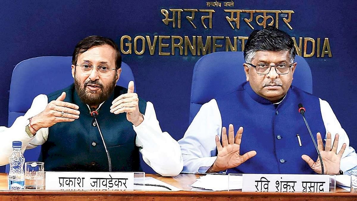 कैबिनेट विस्तार से ठीक पहले मंत्री प्रकाश जावड़ेकर और रविशंकर प्रसाद ने भी दिया त्याग पत्र कैबिनेट विस्तार से ठीक पहले मंत्री प्रकाश जावड़ेकर और रविशंकर प्रसाद ने भी दिया त्याग पत्र