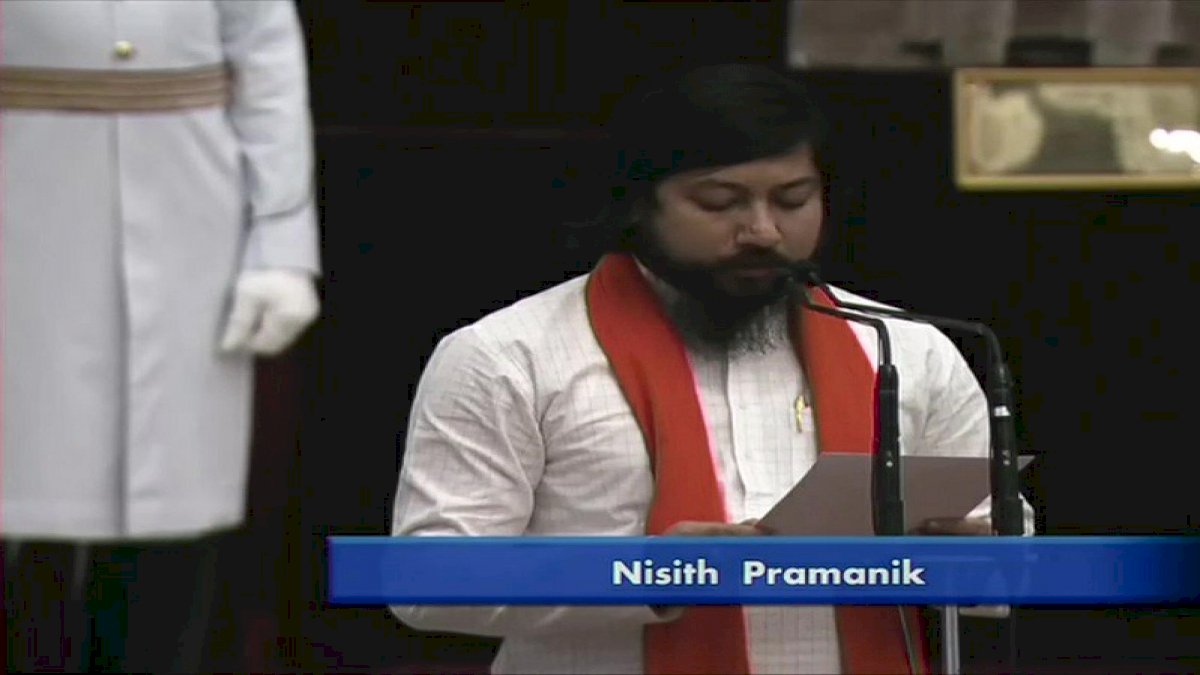 डिग्री के बाद अब जन्मस्थान को लेकर विवादों में गृह राज्य मंत्री, बांग्लादेशी फेसबुक पेज ने बताया सन ऑफ बांग्लादेश डिग्री के बाद अब जन्मस्थान को लेकर विवादों में गृह राज्य मंत्री, बांग्लादेशी फेसबुक पेज ने बताया सन ऑफ बांग्लादेश