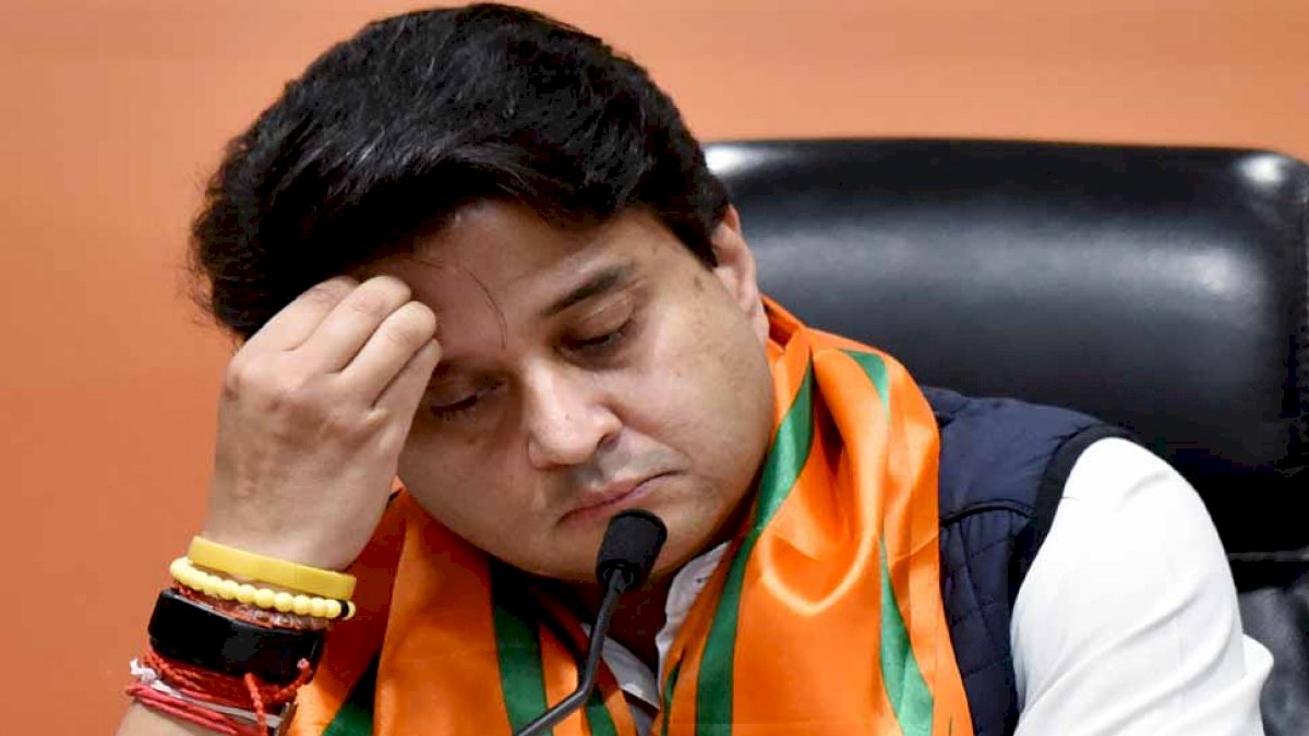 ये क्या! मंत्री बनते ही पीएम मोदी को भला–बुरा कहने लगे सिंधिया, हैक हुआ फेसबुक अकाउंट ये क्या! मंत्री बनते ही पीएम मोदी को भला–बुरा कहने लगे सिंधिया, हैक हुआ फेसबुक अकाउंट