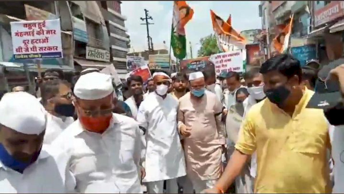 यूथ कांग्रेस का प्रदर्शन नहीं आया खंडवा प्रशासन को रास, अरुण यादव और विक्रांत भूरिया सहित 21 नेताओं पर मुकदमा दर्ज यूथ कांग्रेस का प्रदर्शन नहीं आया खंडवा प्रशासन को रास, अरुण यादव और विक्रांत भूरिया सहित 21 नेताओं पर मुकदमा दर्ज