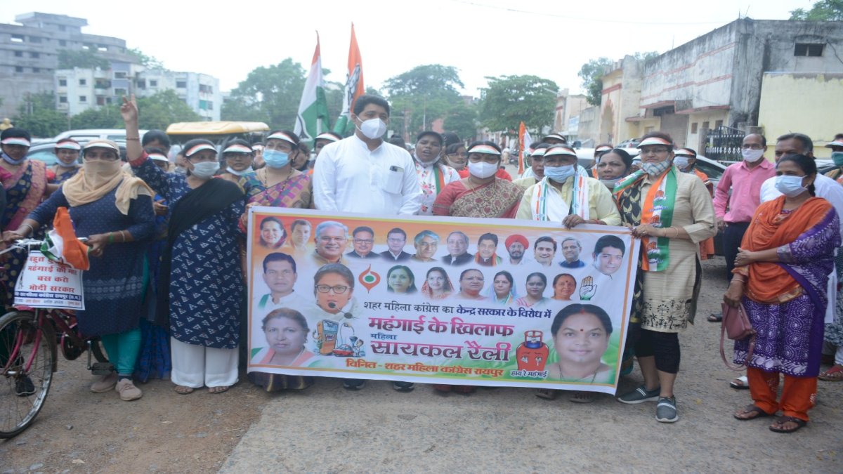 केंद्र सरकार के खिलाफ महिला कांग्रेस का हल्लाबोल, महंगाई के विरोध में केंद्र की बीजेपी सरकार को घेरा केंद्र सरकार के खिलाफ महिला कांग्रेस का हल्लाबोल, महंगाई के विरोध में केंद्र की बीजेपी सरकार को घेरा
