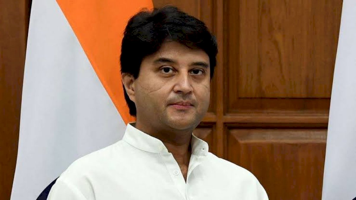 मंत्री बनते ही सिंधिया को मिल गया काम, बॉम्बे हाईकोर्ट ने कहा करें एयरपोर्ट्स के नामकरण की नीति तैयार मंत्री बनते ही सिंधिया को मिल गया काम, बॉम्बे हाईकोर्ट ने कहा करें एयरपोर्ट्स के नामकरण की नीति तैयार