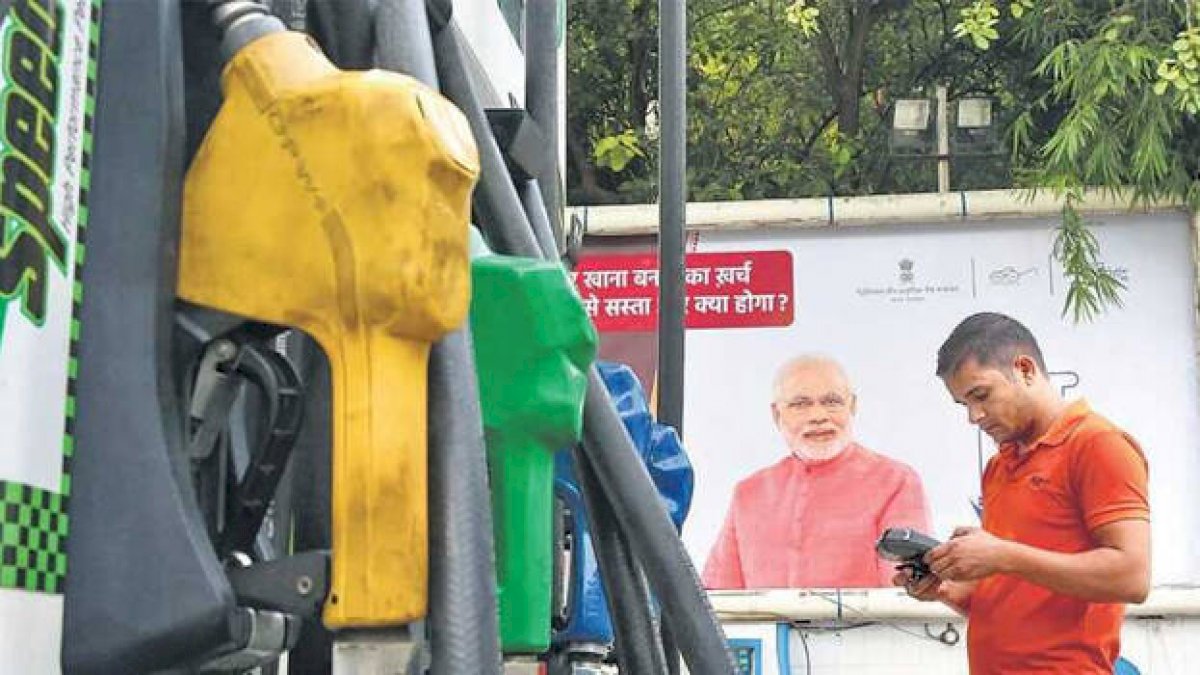 MP में शुभ अंकों में आई मंहगाई, पेट्रोल 111 और डीजल 101 रुपए लीटर, कांग्रेस बोली- धन्यवाद मोदी जी MP में शुभ अंकों में आई मंहगाई, पेट्रोल 111 और डीजल 101 रुपए लीटर, कांग्रेस बोली- धन्यवाद मोदी जी