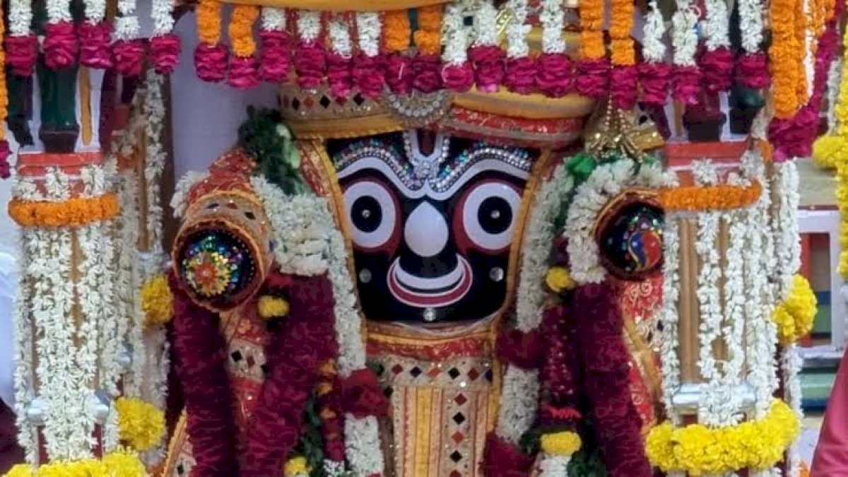 कोरोना के साये में भगवान जगन्नाथ रथ यात्रा शुरू, खुद गृहमंत्री अमित शाह हुए आरती में शामिल कोरोना के साये में भगवान जगन्नाथ रथ यात्रा शुरू, खुद गृहमंत्री अमित शाह हुए आरती में शामिल