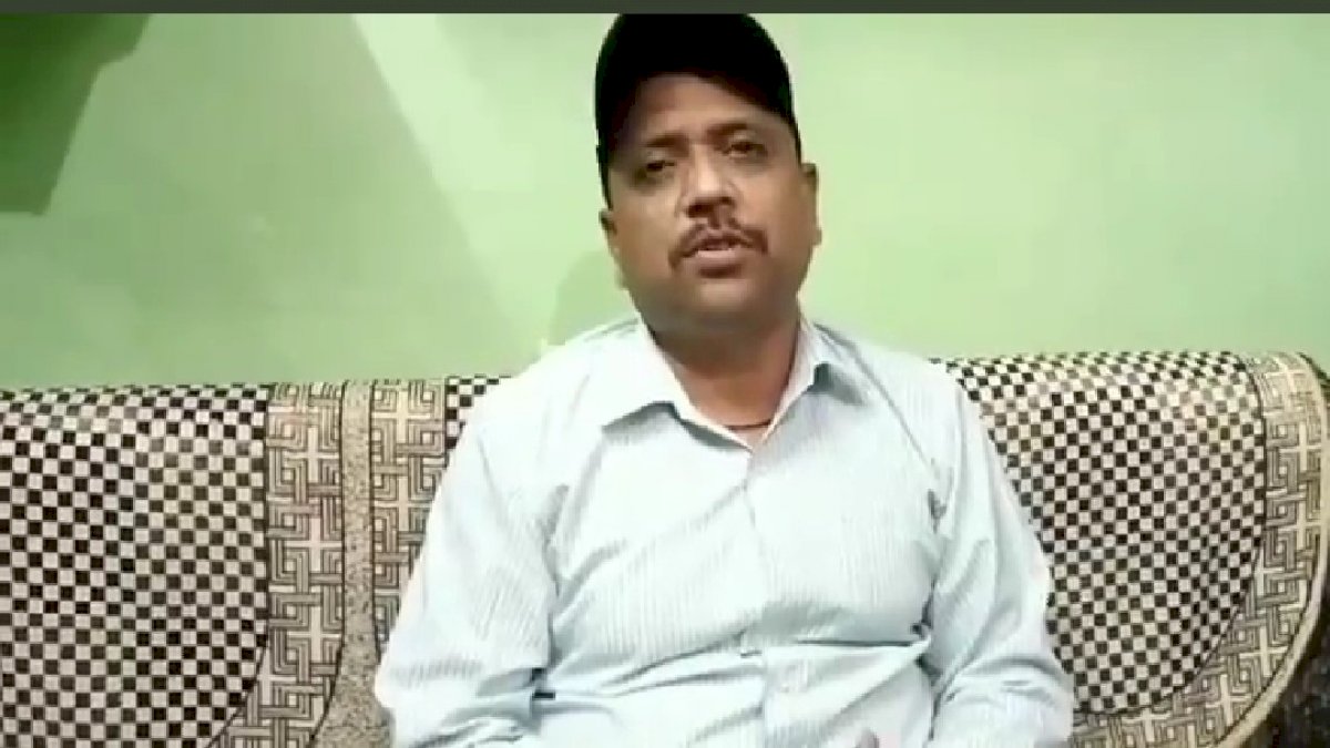 हरिजन एक्ट में फंसाने की धमकी देते हैं दबंग, परिवार ने इस्लाम धर्म कबूलने के लिए डीएम से मांगी परमिशन हरिजन एक्ट में फंसाने की धमकी देते हैं दबंग, परिवार ने इस्लाम धर्म कबूलने के लिए डीएम से मांगी परमिशन