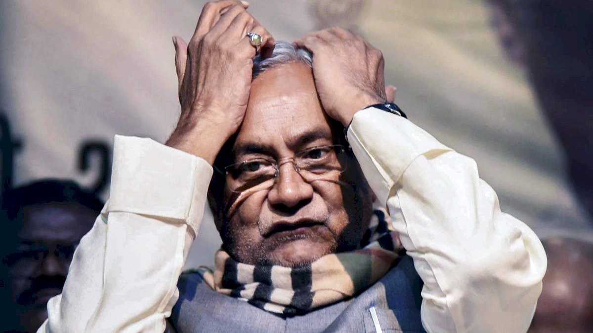 नीतीश के जनता दरबार में महिला की चेन हुई चोरी, आरजेडी ने कहा, नीतीश राज में जर्जर हो गई है कानून व्यवस्था नीतीश के जनता दरबार में महिला की चेन हुई चोरी, आरजेडी ने कहा, नीतीश राज में जर्जर हो गई है कानून व्यवस्था
