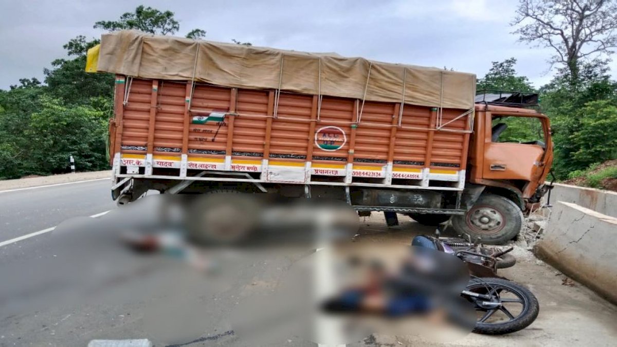 कवर्धा में तेज रफ्तार ट्रक ने बाइक सवार को रौंदा, पिता-पुत्र की मौके पर ही मौत कवर्धा में तेज रफ्तार ट्रक ने बाइक सवार को रौंदा, पिता-पुत्र की मौके पर ही मौत