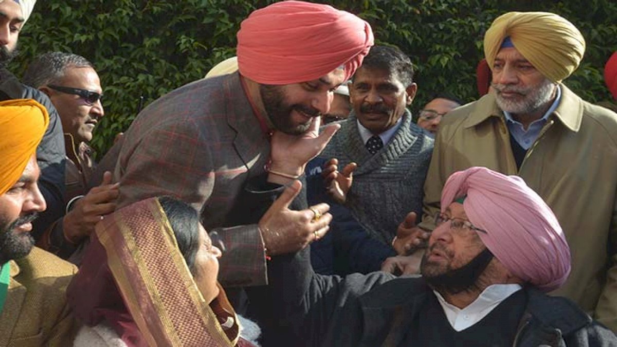नवजोत सिंह सिद्धू बने पंजाब कांग्रेस के नए अध्यक्ष, 4 कार्यकारी अध्यक्षों की भी नियुक्ति नवजोत सिंह सिद्धू बने पंजाब कांग्रेस के नए अध्यक्ष, 4 कार्यकारी अध्यक्षों की भी नियुक्ति