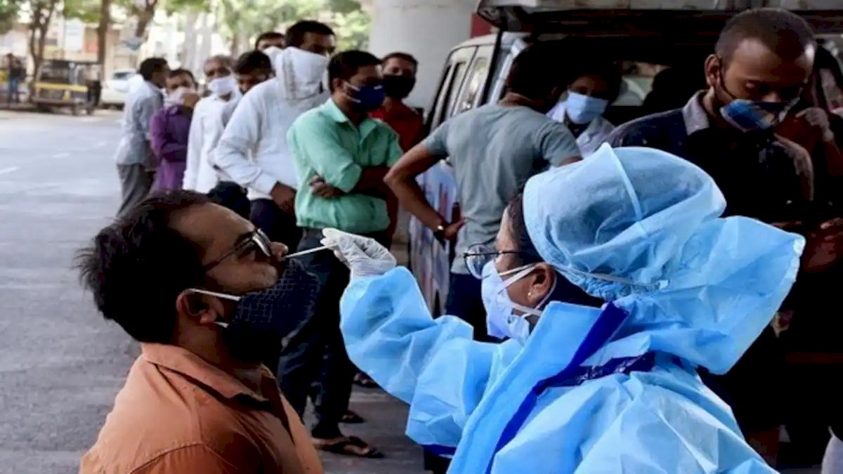 छत्तीसगढ़ में बढ़ते कोरोना मामलों के बीच रायपुर में वैक्सीनेशन पर लगा ब्रेक छत्तीसगढ़ में बढ़ते कोरोना मामलों के बीच रायपुर में वैक्सीनेशन पर लगा ब्रेक