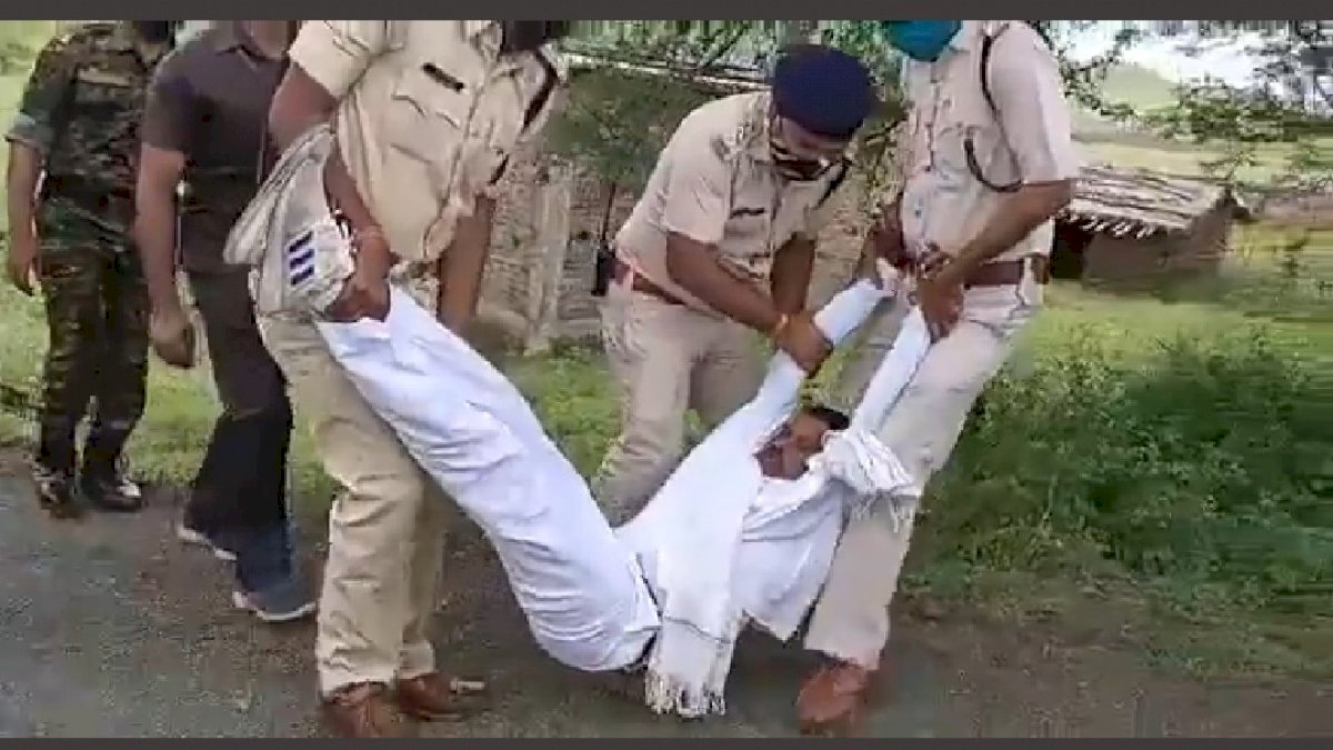 प्रभारी मंत्री से मिलने गए कांग्रेस विधायक के साथ प्रशासन ने की बदसलूकी, कांग्रेस ने कहा, ये कलेक्टर हैं या बीजेपी के गुंडे प्रभारी मंत्री से मिलने गए कांग्रेस विधायक के साथ प्रशासन ने की बदसलूकी, कांग्रेस ने कहा, ये कलेक्टर हैं या बीजेपी के गुंडे