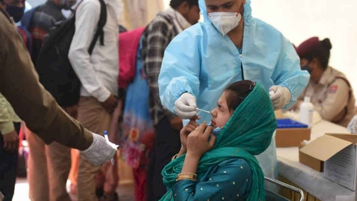 Corona Virus: पिछले 24 घंटे में करीब 4 हजार लोगों की हुई मौत, महाराष्ट्र का बैकलॉग जुड़ने से बढ़ा आंकड़ा Corona Virus: पिछले 24 घंटे में करीब 4 हजार लोगों की हुई मौत, महाराष्ट्र का बैकलॉग जुड़ने से बढ़ा आंकड़ा