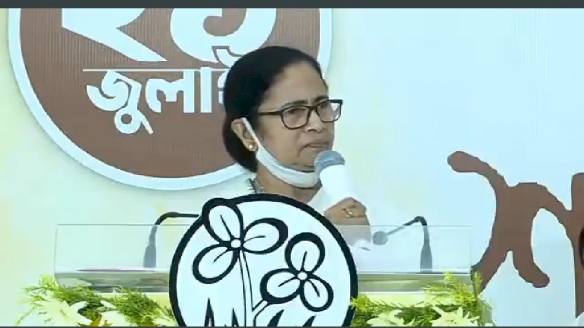 स्पाईगिरी करने पर उतारू हो गई है मोदी सरकार, ममता ने साधा मोदी सरकार पर निशाना स्पाईगिरी करने पर उतारू हो गई है मोदी सरकार, ममता ने साधा मोदी सरकार पर निशाना