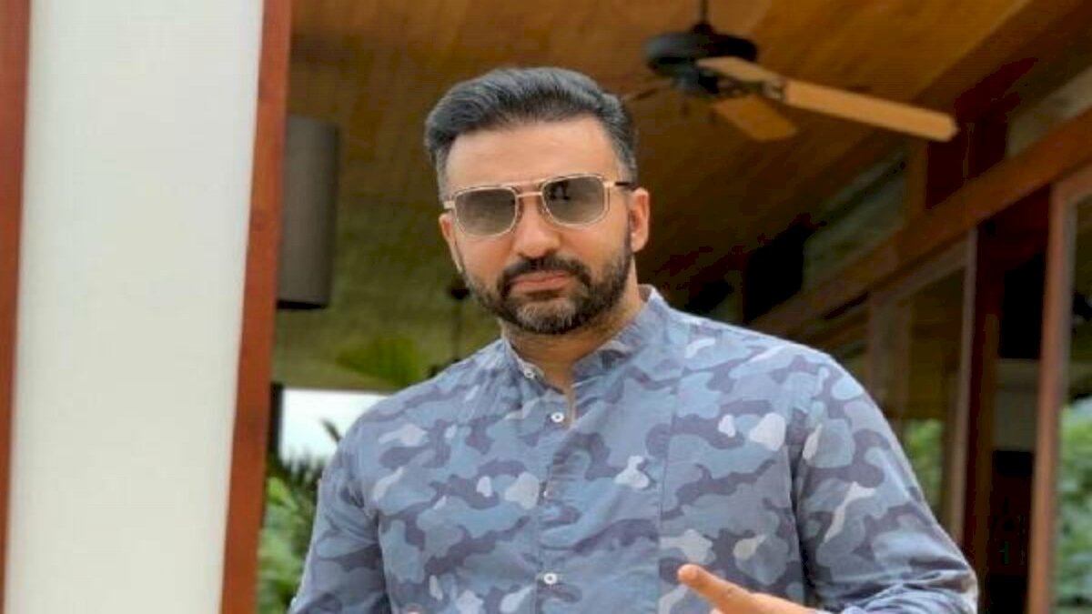 पुलिस को 25 लाख की घूस देकर गिरफ्तारी से बचते रहे राज कुंद्रा, फरार आरोपी यश ठाकुर का खुलासा पुलिस को 25 लाख की घूस देकर गिरफ्तारी से बचते रहे राज कुंद्रा, फरार आरोपी यश ठाकुर का खुलासा